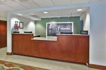 هتل Hampton Inn White River Junction