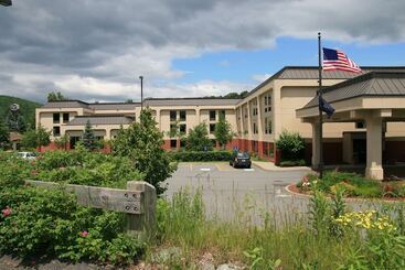 هتل Hampton Inn White River Junction