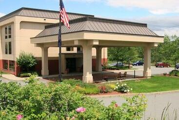 هتل Hampton Inn White River Junction