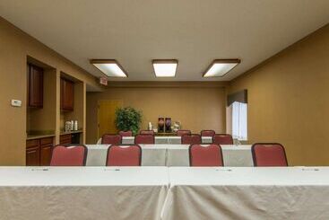 هتل Hampton Inn White River Junction