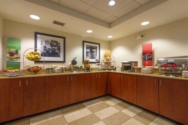 هتل Hampton Inn White River Junction