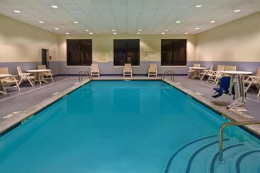 هتل Hampton Inn White River Junction