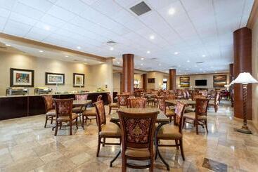 هتل Hawthorn Extended Stay By Wyndham West Palm Beach