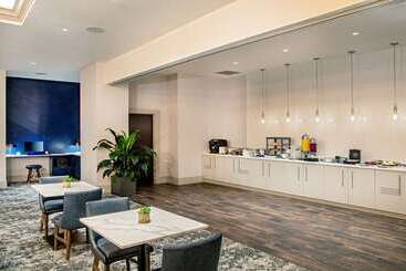 هتل Hilton Columbus/polaris