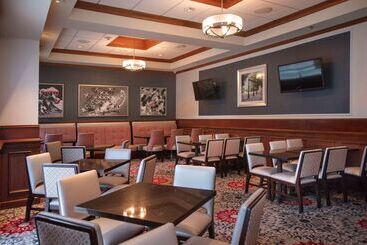 هتل Hilton Garden Inn Athens Downtown