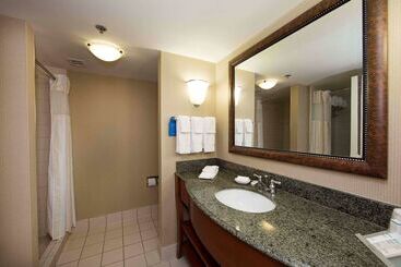 هتل Hilton Garden Inn Athens Downtown