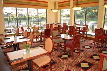 هتل Hilton Garden Inn Bowling Green