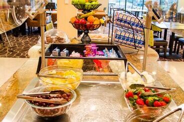هتل Hilton Garden Inn Bowling Green