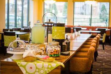 هتل Hilton Garden Inn Bowling Green