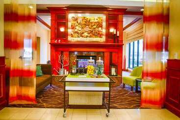 هتل Hilton Garden Inn Bowling Green