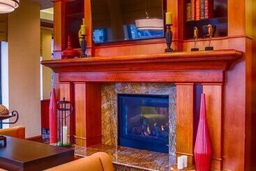 هتل Hilton Garden Inn Bowling Green