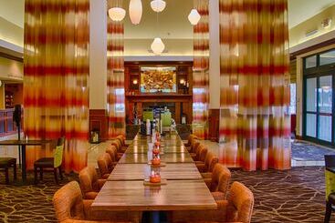 هتل Hilton Garden Inn Bowling Green
