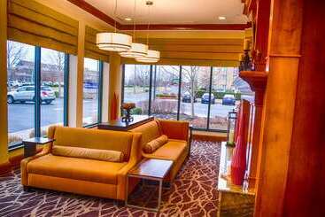 هتل Hilton Garden Inn Bowling Green