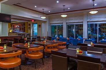 هتل Hilton Garden Inn Cleveland Airport