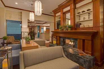 هتل Hilton Garden Inn Cleveland Airport