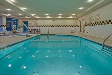 هتل Hilton Garden Inn Cleveland Airport