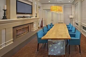 هتل Hilton Garden Inn Danbury