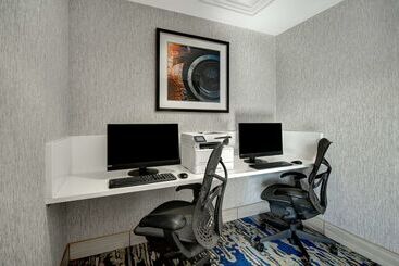 هتل Hilton Garden Inn Detroit Metro Airport
