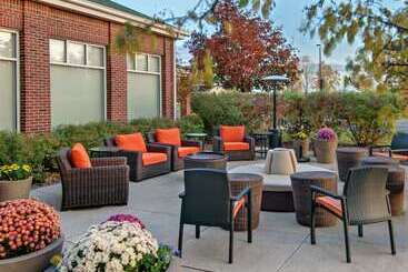 هتل Hilton Garden Inn Detroit Metro Airport