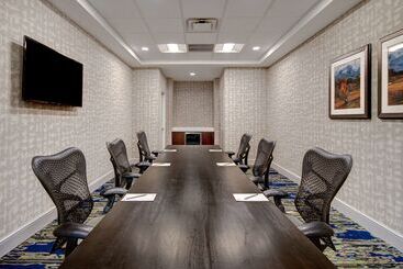 هتل Hilton Garden Inn Detroit Metro Airport