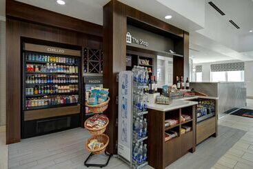 هتل Hilton Garden Inn Detroit Metro Airport