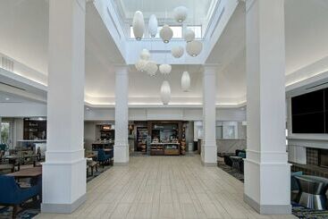هتل Hilton Garden Inn Detroit Metro Airport