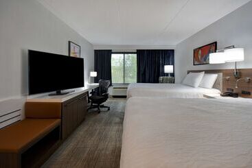 هتل Hilton Garden Inn Detroit Metro Airport