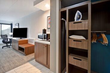 هتل Hilton Garden Inn Detroit Metro Airport