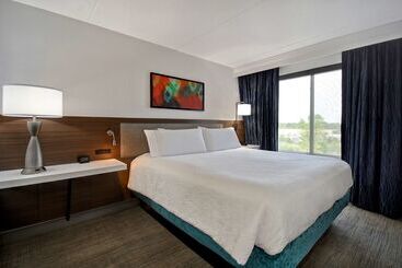 هتل Hilton Garden Inn Detroit Metro Airport