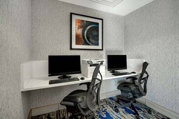 هتل Hilton Garden Inn Detroit Metro Airport