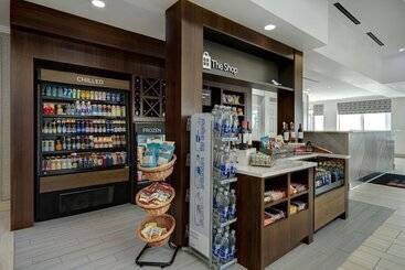 هتل Hilton Garden Inn Detroit Metro Airport