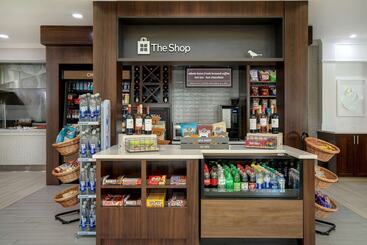 هتل Hilton Garden Inn Detroit Metro Airport