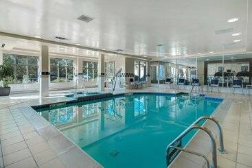 هتل Hilton Garden Inn Detroit Metro Airport