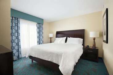 هتل Hilton Garden Inn Fargo