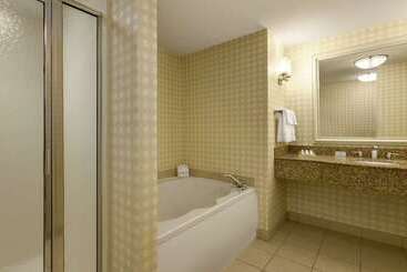 هتل Hilton Garden Inn Fort Myers Airport/fgcu