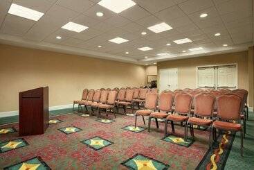 هتل Hilton Garden Inn Fort Myers Airport/fgcu