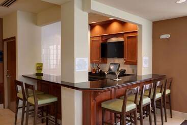 هتل Hilton Garden Inn Oklahoma City Airport