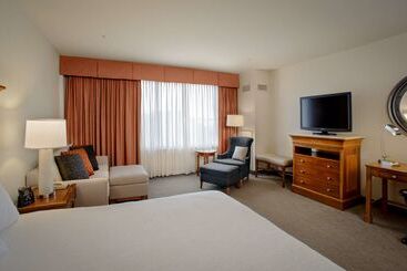هتل Hilton Garden Inn Portland Downtown Waterfront