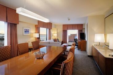 هتل Hilton Garden Inn Portland Downtown Waterfront