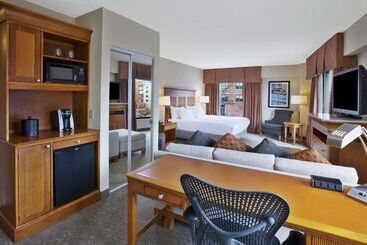 هتل Hilton Garden Inn Portland Downtown Waterfront