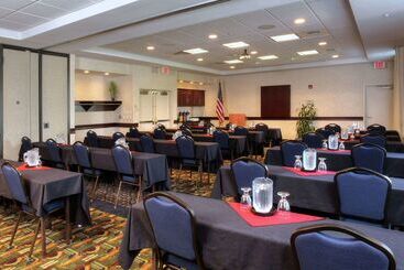 هتل Hilton Garden Inn Spokane Airport