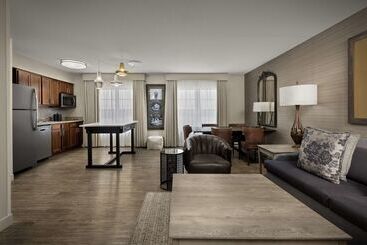 هتل Homewood Suites By Hilton At The Waterfront