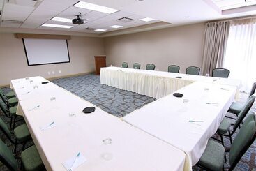هتل Homewood Suites By Hilton Fargo