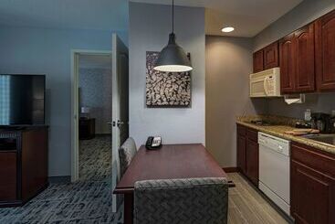 هتل Homewood Suites By Hilton Fort Collins