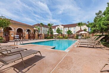 هتل Homewood Suites By Hilton Laredo At Mall Del Norte