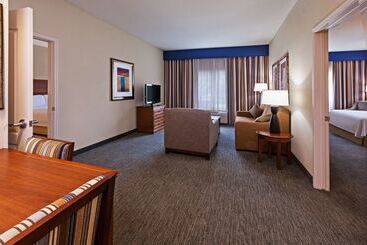 هتل Homewood Suites By Hilton Laredo At Mall Del Norte