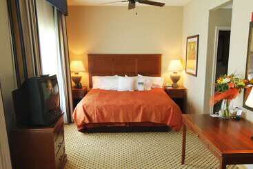 هتل Homewood Suites By Hilton Laredo At Mall Del Norte