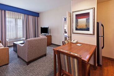 هتل Homewood Suites By Hilton Laredo At Mall Del Norte