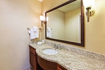 هتل Homewood Suites By Hilton Laredo At Mall Del Norte