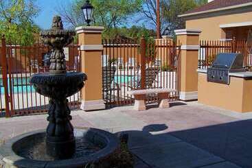 هتل Homewood Suites By Hilton Laredo At Mall Del Norte